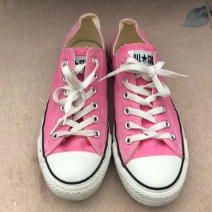 W9 pink converse all stars. Worn maybe 2x. Back is a little faded